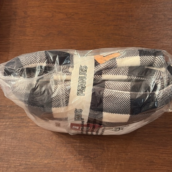 Peanuts Snoopy Throw Blanket - Picture 11 of 11